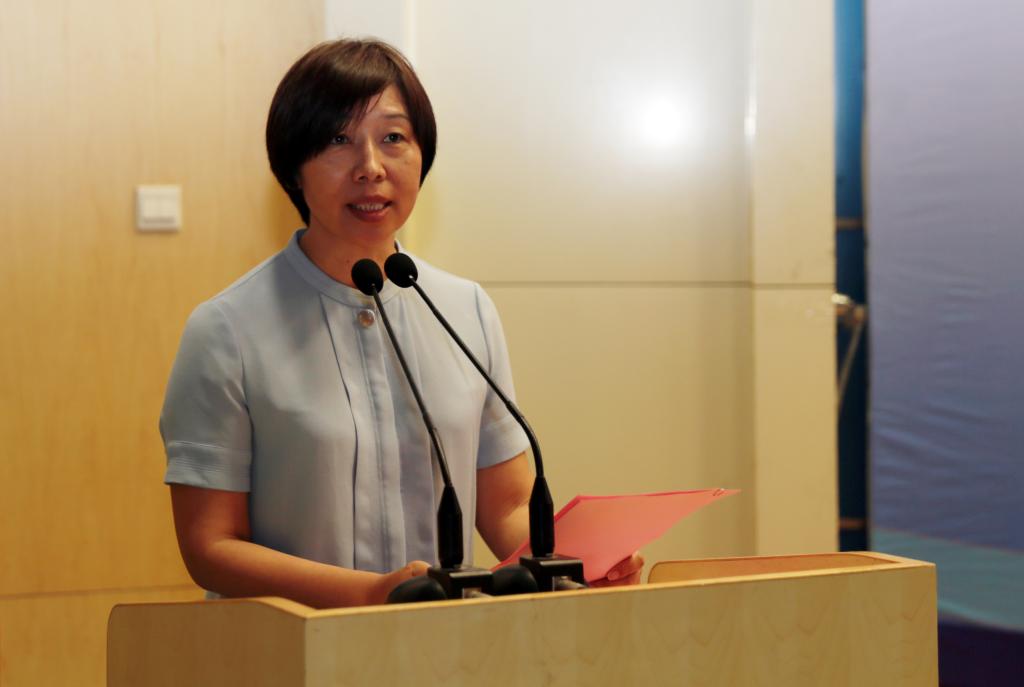 我院院长张晓云主持开赛仪式