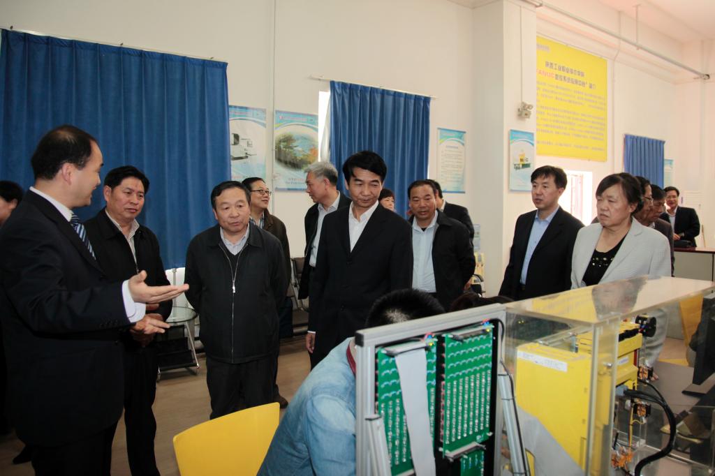 省人大执法检查组考察发那科数控系统应用中心