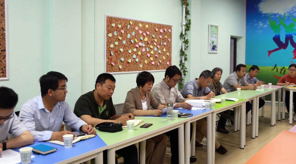 学工部、学生处、各二级学院师生代表参加会议