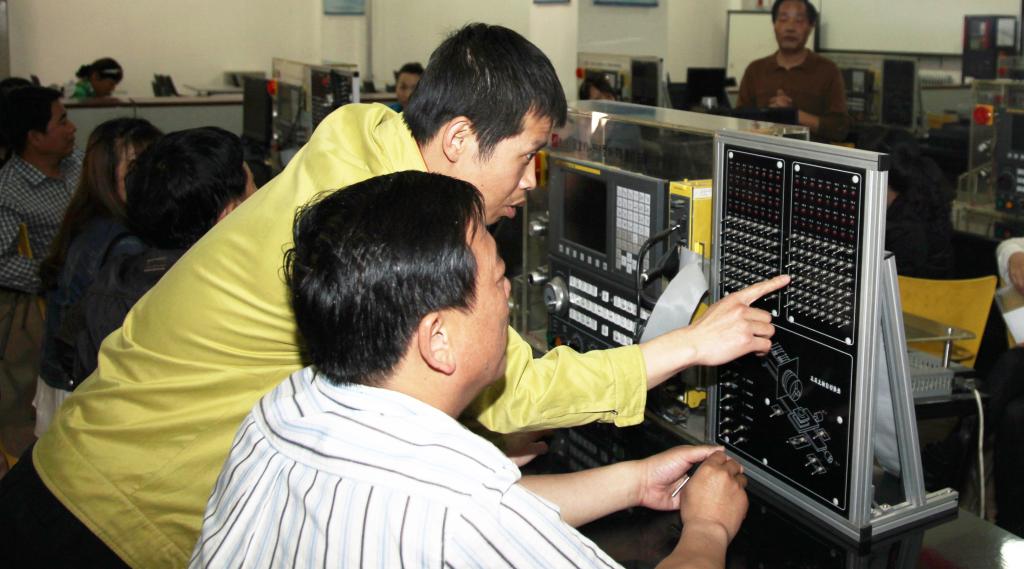 亲手操作数控机床模拟系统