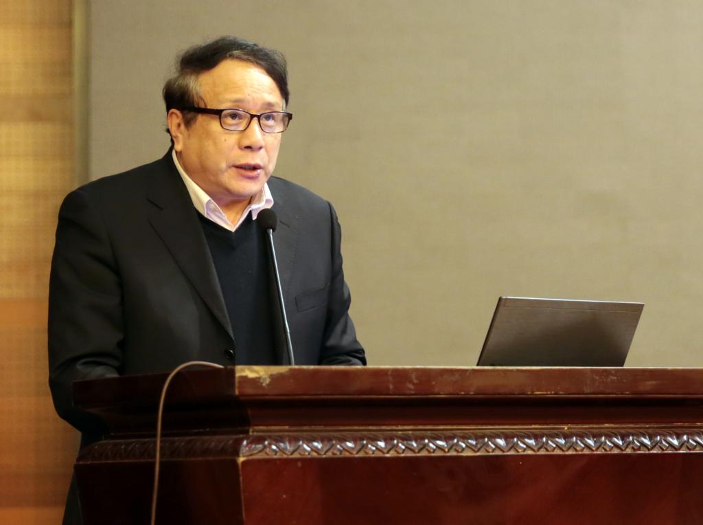 全国高职研究会副理事长、天津职业大学校长刘斌主持第一阶段的会议