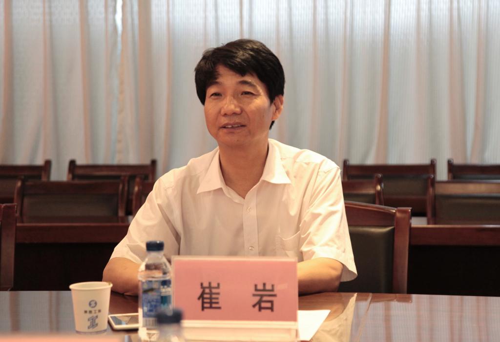 崔岩书记代表学院向欧姆龙公司对校企合作的重视与支持表示感谢。