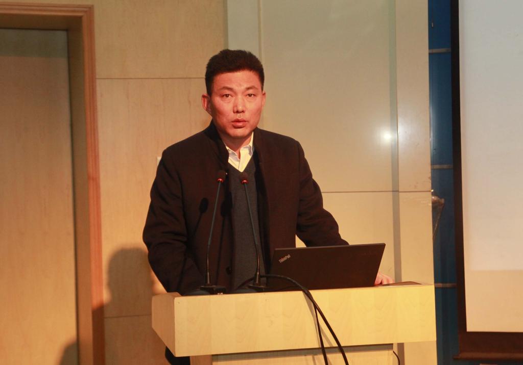 学生处副处长张翔汇报学生工作检查的结果