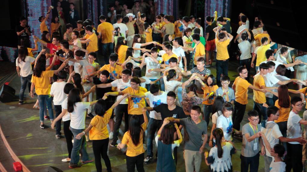 两岸青年同台联欢