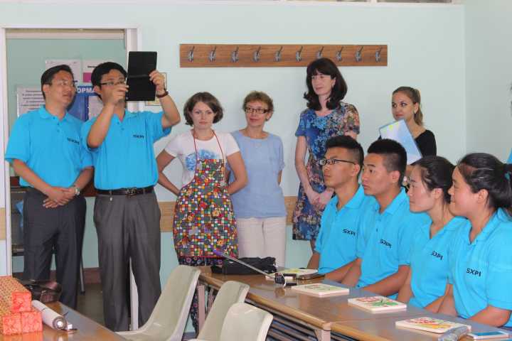 我院师生在符大课堂学习