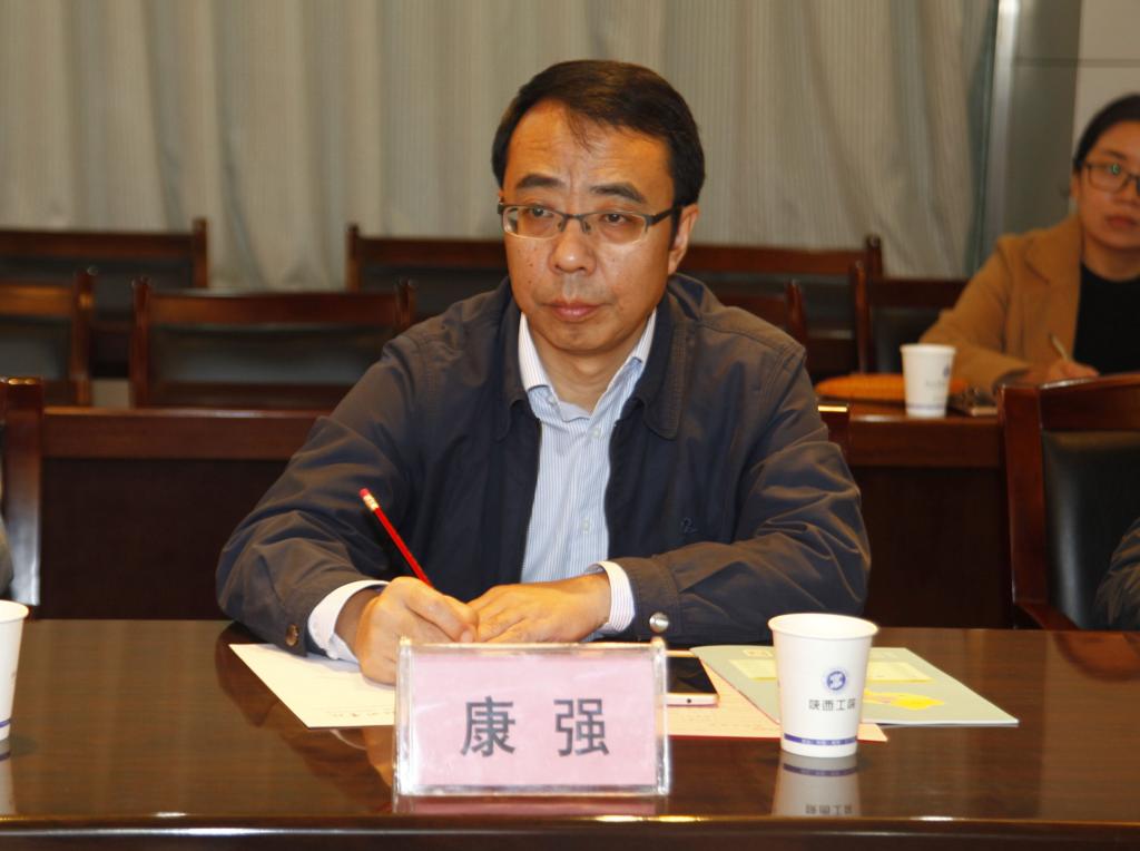 纪委书记康强主持召开合作交流座谈会