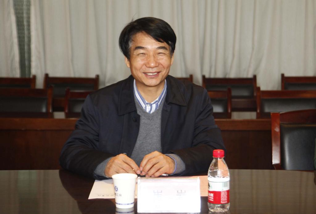 学院党委书记崔岩致辞